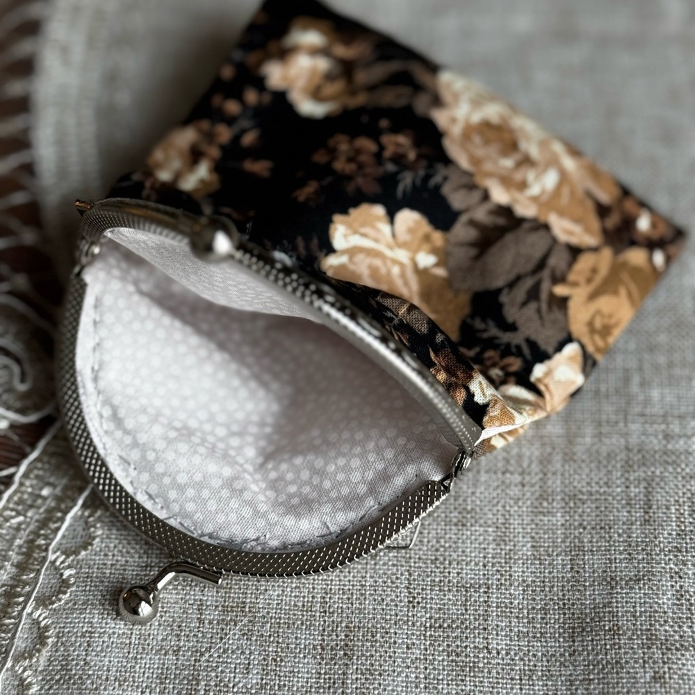 Elegant Flowers Clutch Coin Purse with Pink Polka Dots [Square] *The Mary*